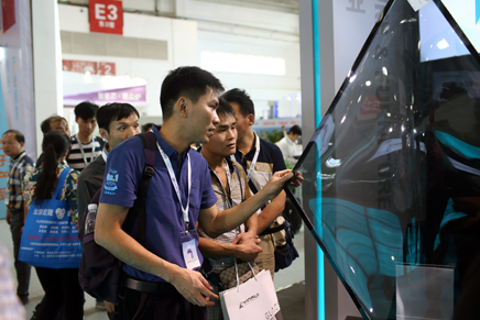 雙曲面玻璃在建筑裝飾的應(yīng)用